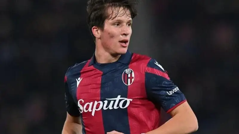 Calciomercato, le news di oggi: Milan, stretta su Harder e Fabbian. Napoli, Hojlund ha detto sì